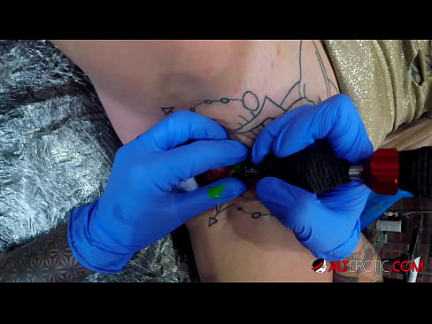 ❤️ Sully Savage-k izugarri tatuatu zuen klitorian tatuaje bat egin zuen ❤❌ Porno %eu.techkoala.topan